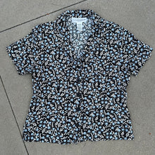 Load image into Gallery viewer, 80s Black Floral Button-Down
