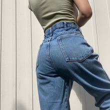 Load image into Gallery viewer, Vintage Mom Jeans
