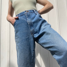 Load image into Gallery viewer, Vintage Mom Jeans
