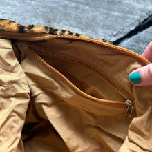 Load image into Gallery viewer, 90s Fuzzy Leopard Purse
