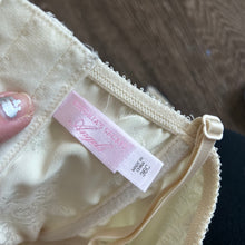 Load image into Gallery viewer, Victoria’s Secret Corset
