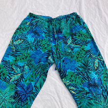 Load image into Gallery viewer, Funky Tropical Cropped Pants
