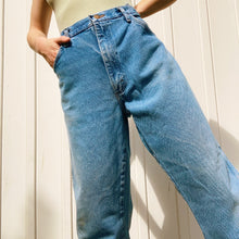 Load image into Gallery viewer, Vintage Mom Jeans
